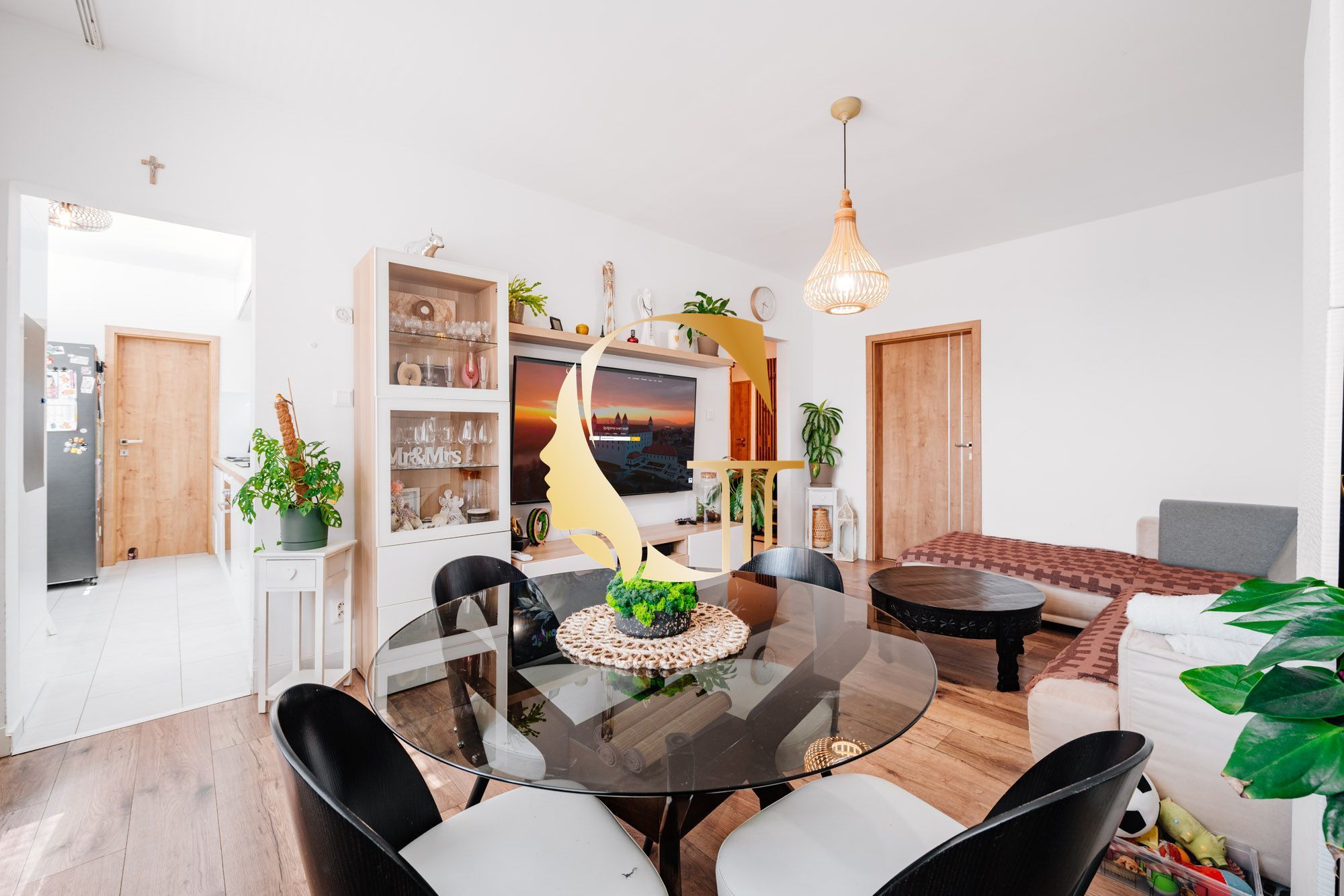 GODDESS PROPERTY – exkluzívne – PREDAJ 4 izbový byt 79 m2 – LOGGIA – atypický, moderný, zariadený – Hronská ulica – PODUNAJSKÉ BISKUPICE