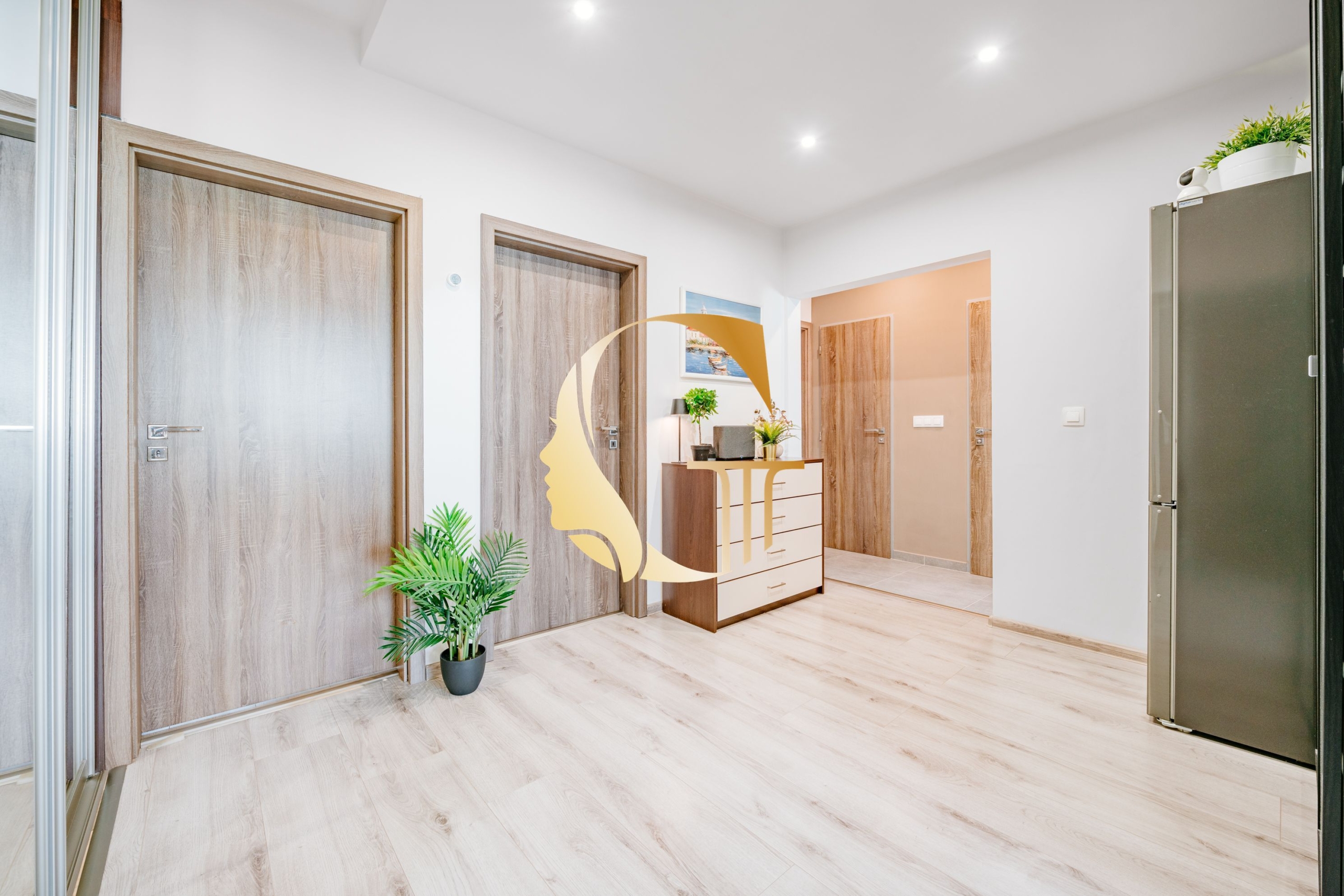 GODDESS PROPERTY – rezervované  – PREDAJ 4 izbový byt 85 m2 – LOGGIA – moderne zariadený – kompletná rekonštrukcia – TUPOLEVOVA ulica – Petržalka