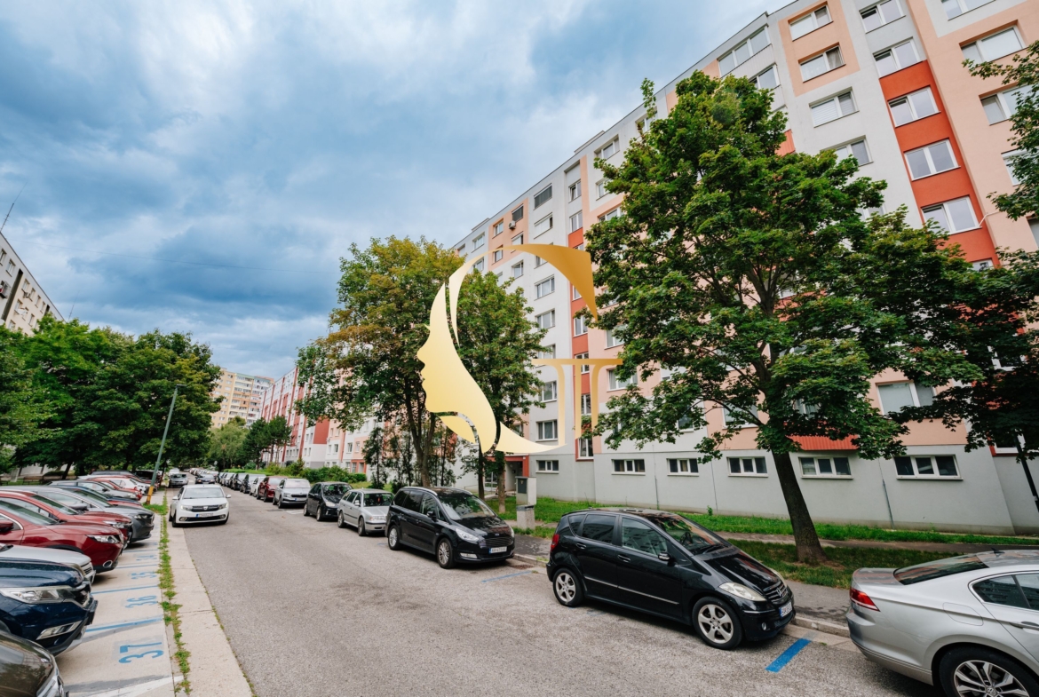GODDESS PROPERTY – rezervované  – PREDAJ 4 izbový byt 85 m2 – LOGGIA – moderne zariadený – kompletná rekonštrukcia – TUPOLEVOVA ulica – Petržalka