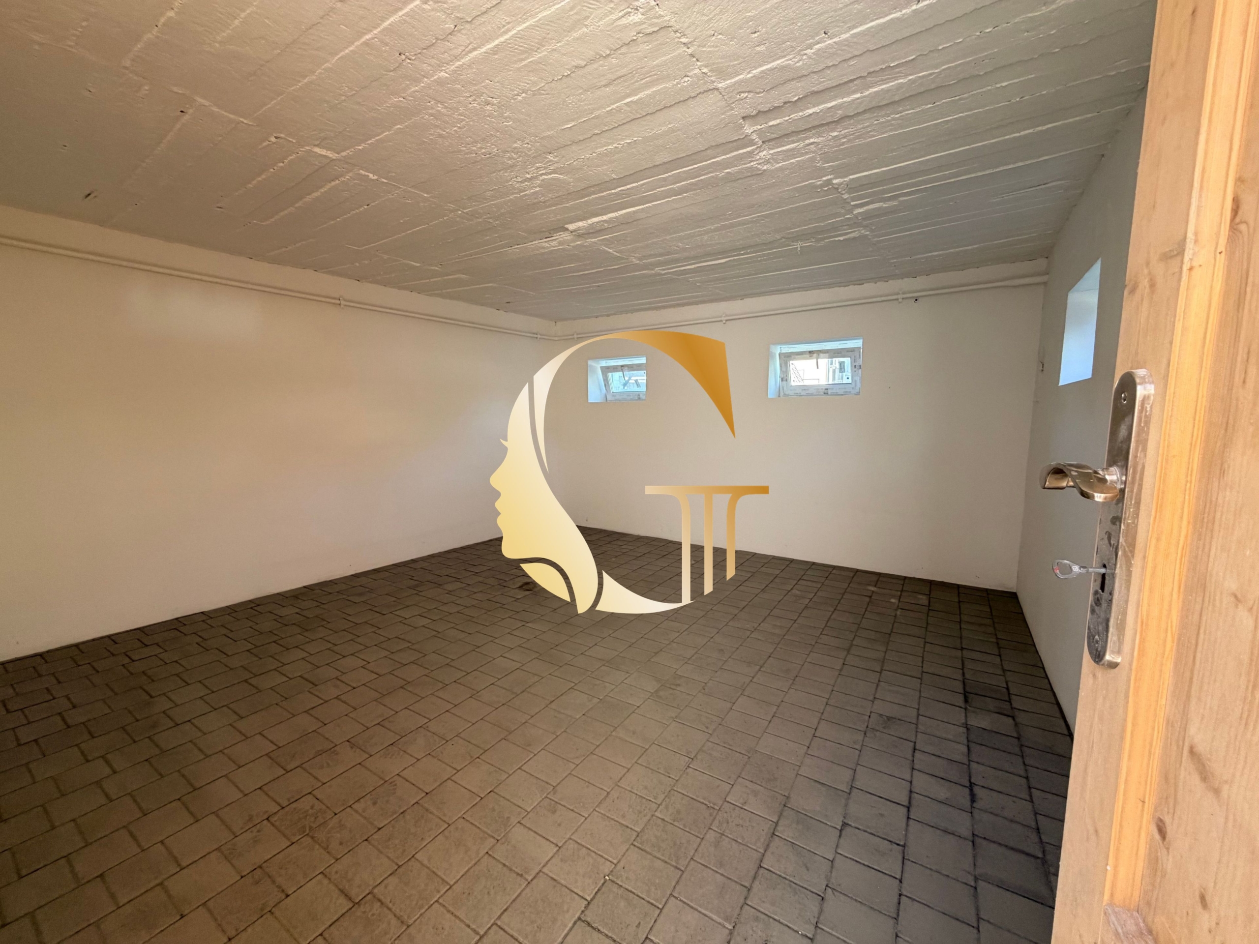 GODDESS PROPERTY – rezerované – PREDAJ – 6 izbový rodinný dom – parkovanie – PAŽITNÁ ulica – ŠAMORÍN