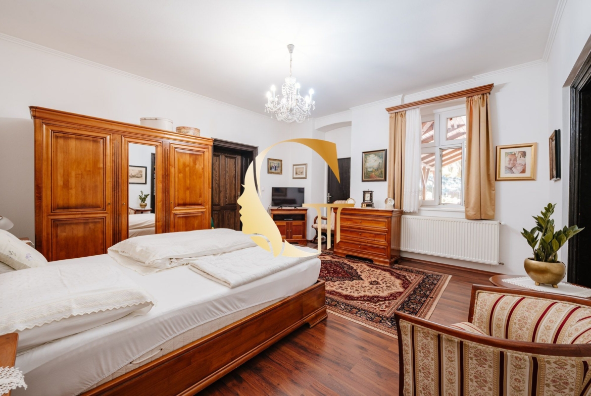 GODDESS PROPERTY- exkluzívne – PREDAJ – 9 izbový samostatný stojaci rodinný dom  372 m2 na pozemku 2 100 m2 – 2x garáž – 2x studňa –  OĽDZA