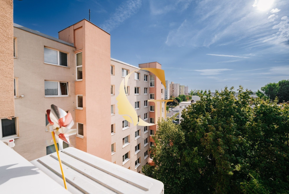 GODDESS PROPERTY – exkluzívne – PREDAJ 4 izbový byt 79 m2 – LOGGIA – atypický, moderný, zariadený – Hronská ulica – PODUNAJSKÉ BISKUPICE
