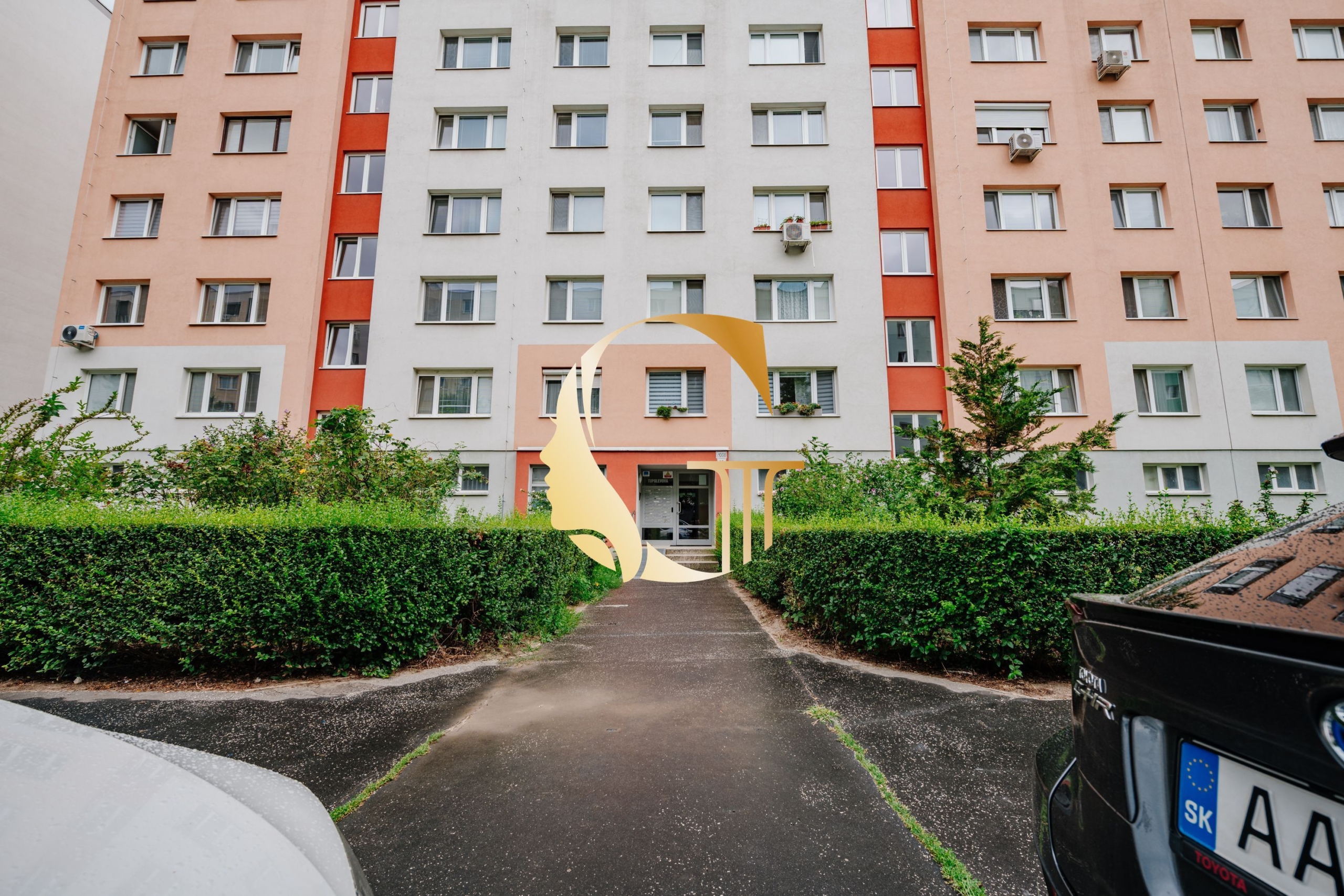 GODDESS PROPERTY – rezervované  – PREDAJ 4 izbový byt 85 m2 – LOGGIA – moderne zariadený – kompletná rekonštrukcia – TUPOLEVOVA ulica – Petržalka