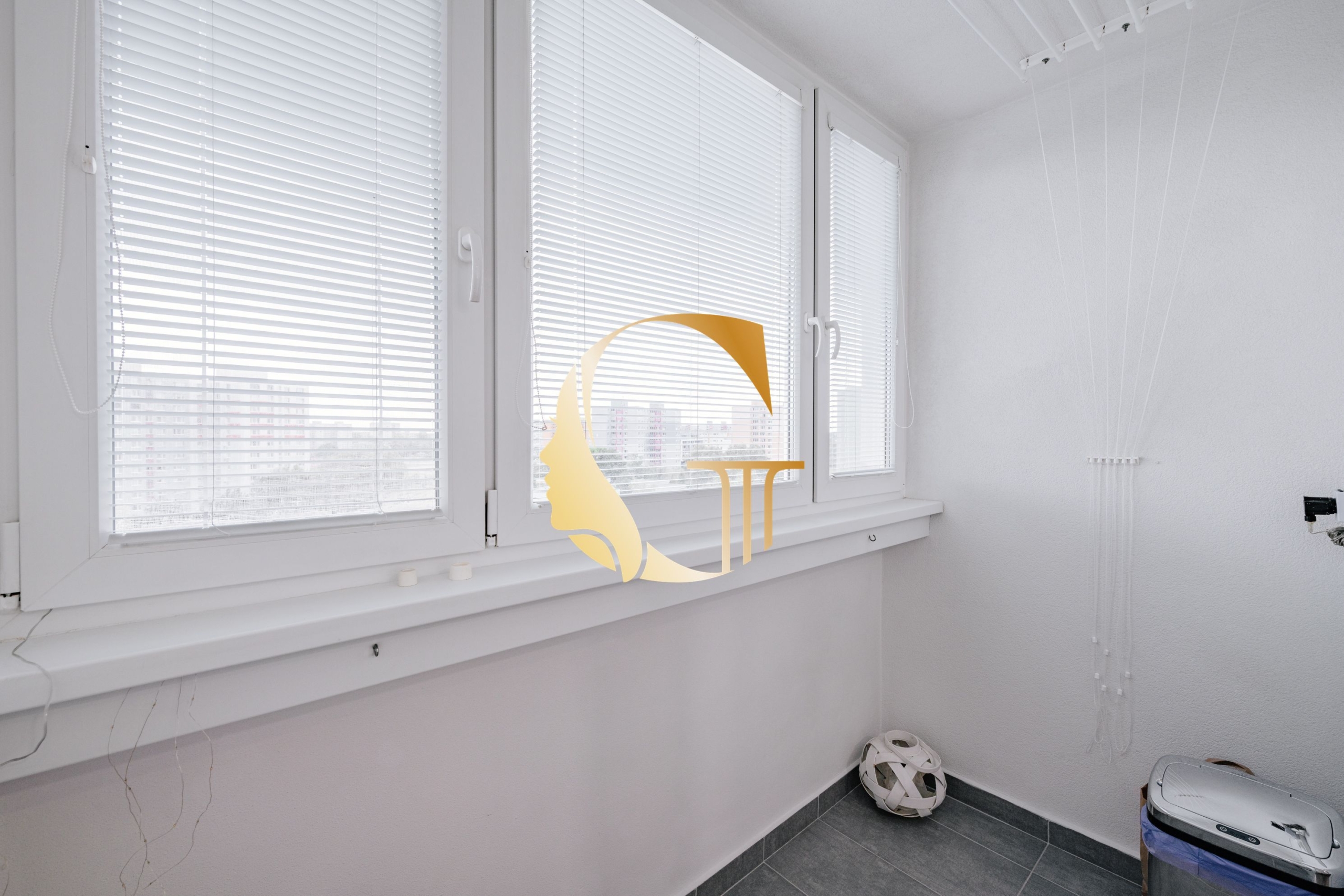GODDESS PROPERTY – rezervované  – PREDAJ 4 izbový byt 85 m2 – LOGGIA – moderne zariadený – kompletná rekonštrukcia – TUPOLEVOVA ulica – Petržalka