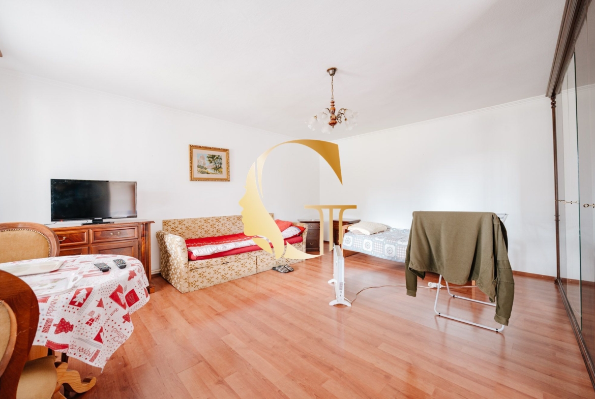 GODDESS PROPERTY- exkluzívne – PREDAJ – 9 izbový samostatný stojaci rodinný dom  372 m2 na pozemku 2 100 m2 – 2x garáž – 2x studňa –  OĽDZA
