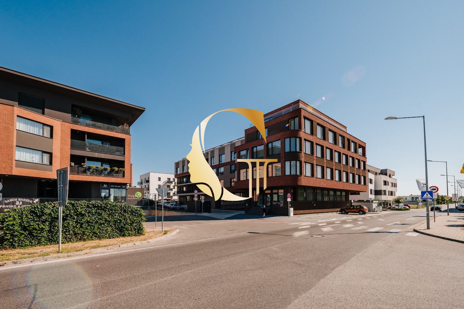GODDESS PROPERTY – rezervované – PREDAJ 3 izbový byt 60 m2 s TERASOU 13,5 m2 – 2x parking a pivnica – Slnečnicová ulica – novostavba FLORET – ROVINKA