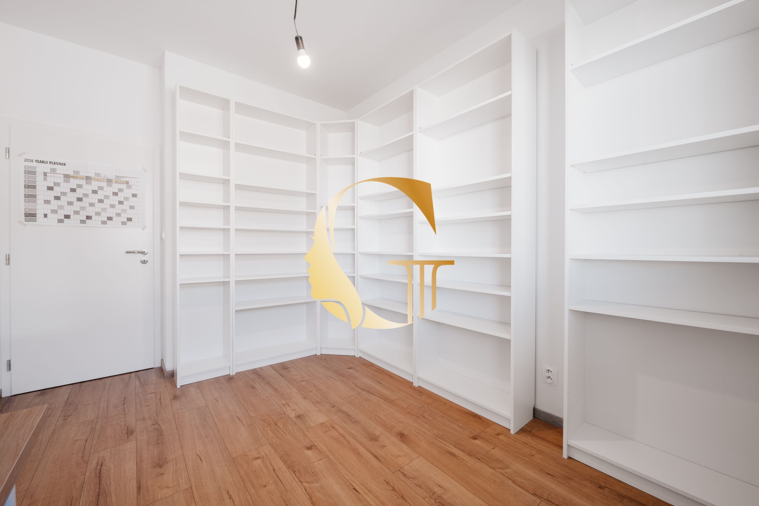 GODDESS PROPERTY – rezervované – PREDAJ 3 izbový byt 60 m2 s TERASOU 13,5 m2 – 2x parking a pivnica – Slnečnicová ulica – novostavba FLORET – ROVINKA