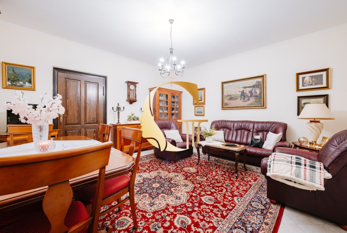 GODDESS PROPERTY- exkluzívne – PREDAJ – 9 izbový samostatný stojaci rodinný dom  372 m2 na pozemku 2 100 m2 – 2x garáž – 2x studňa –  OĽDZA