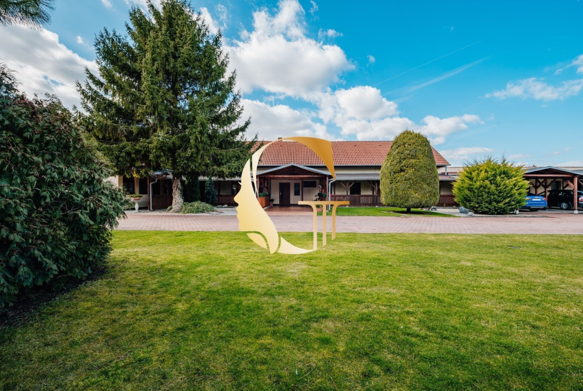 GODDESS PROPERTY- exkluzívne – PREDAJ – 9 izbový samostatný stojaci rodinný dom  372 m2 na pozemku 2 100 m2 – 2x garáž – 2x studňa –  OĽDZA