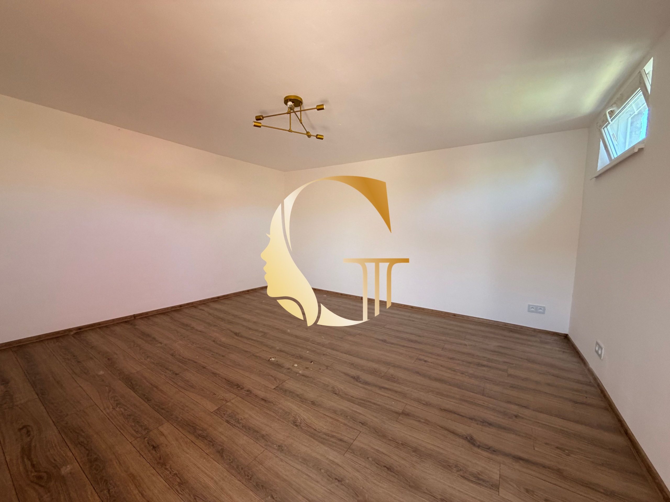 GODDESS PROPERTY – rezerované – PREDAJ – 6 izbový rodinný dom – parkovanie – PAŽITNÁ ulica – ŠAMORÍN