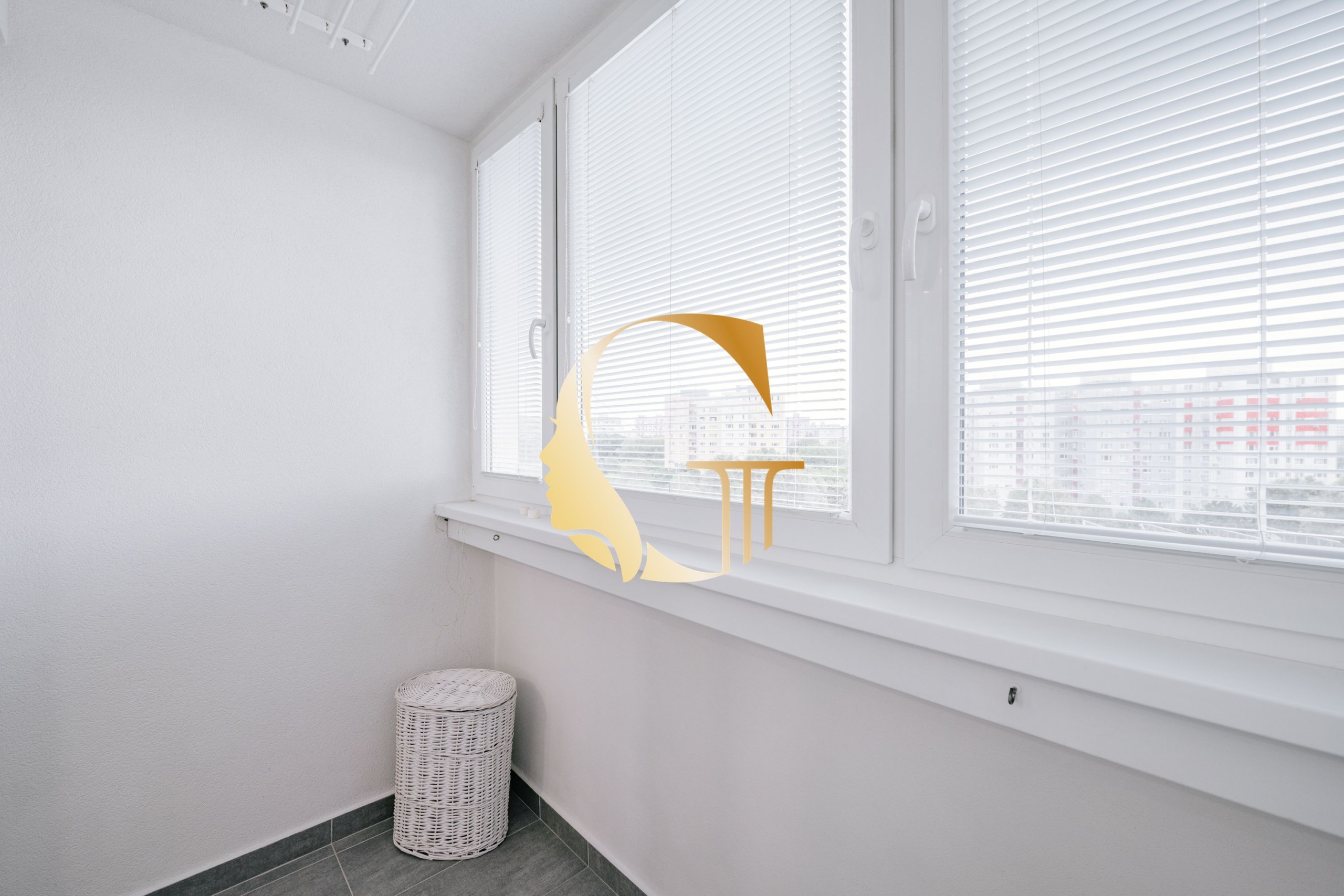 GODDESS PROPERTY – rezervované  – PREDAJ 4 izbový byt 85 m2 – LOGGIA – moderne zariadený – kompletná rekonštrukcia – TUPOLEVOVA ulica – Petržalka