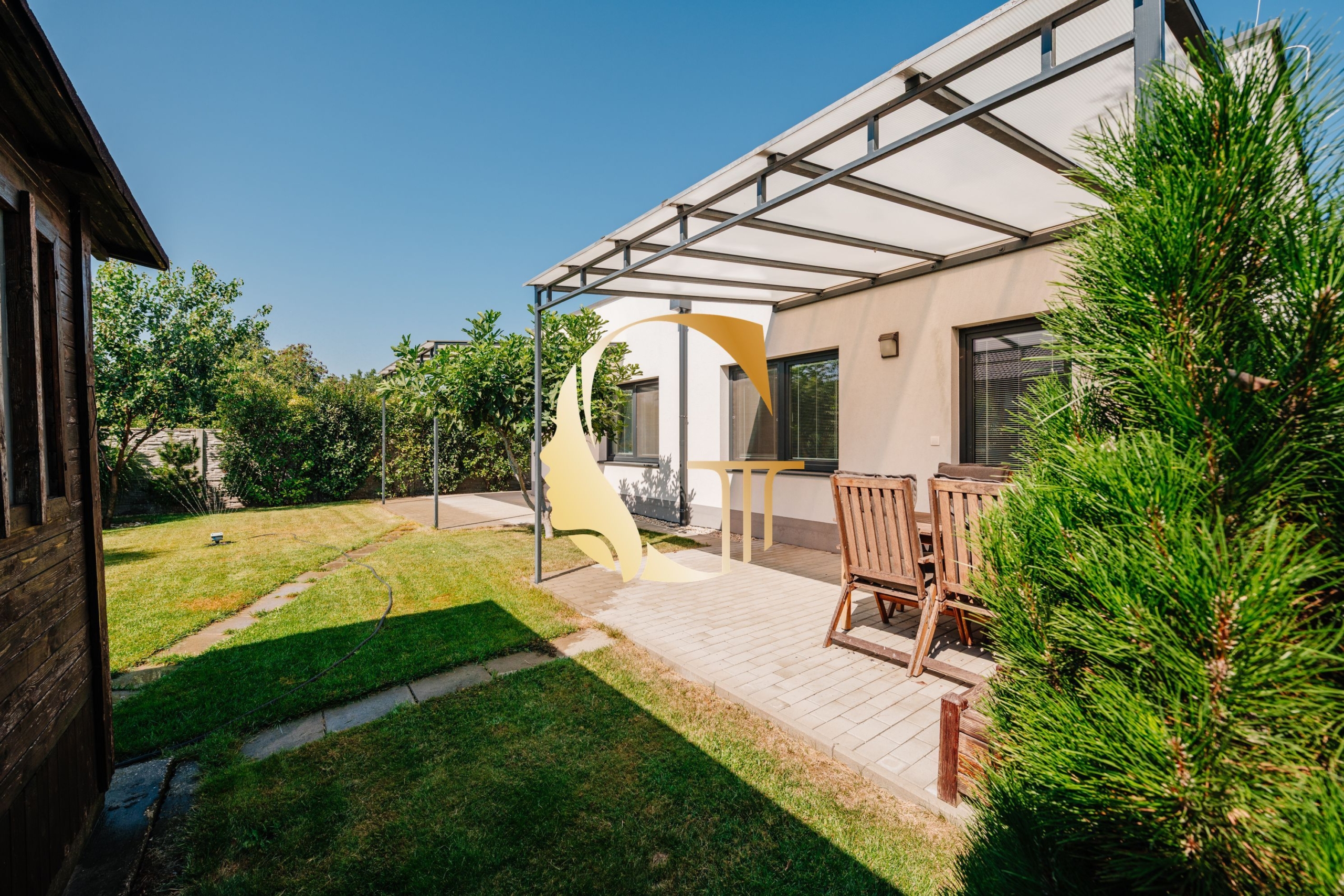 GODDESS PROPERTY – exkluzívne – PREDAJ – moderný – samostatne stojaci 4-izbový rodinný DOM 106 m2 – pozemok 292 m2 – Majerské Záhrady – VRAKUŇA