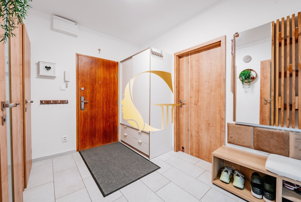 GODDESS PROPERTY – exkluzívne – PREDAJ 4 izbový byt 79 m2 – LOGGIA – atypický, moderný, zariadený – Hronská ulica – PODUNAJSKÉ BISKUPICE