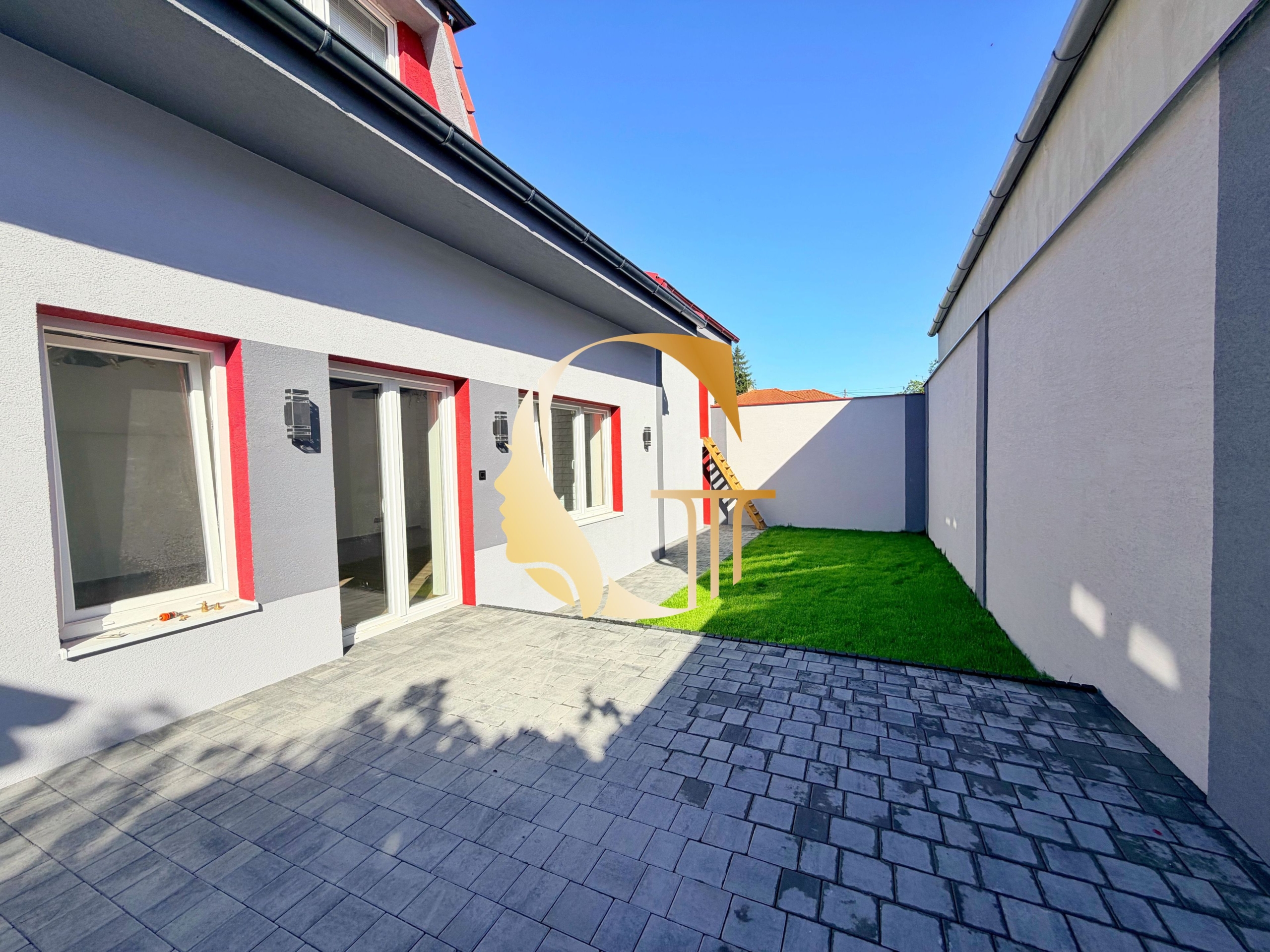 GODDESS PROPERTY – rezerované – PREDAJ – 6 izbový rodinný dom – parkovanie – PAŽITNÁ ulica – ŠAMORÍN