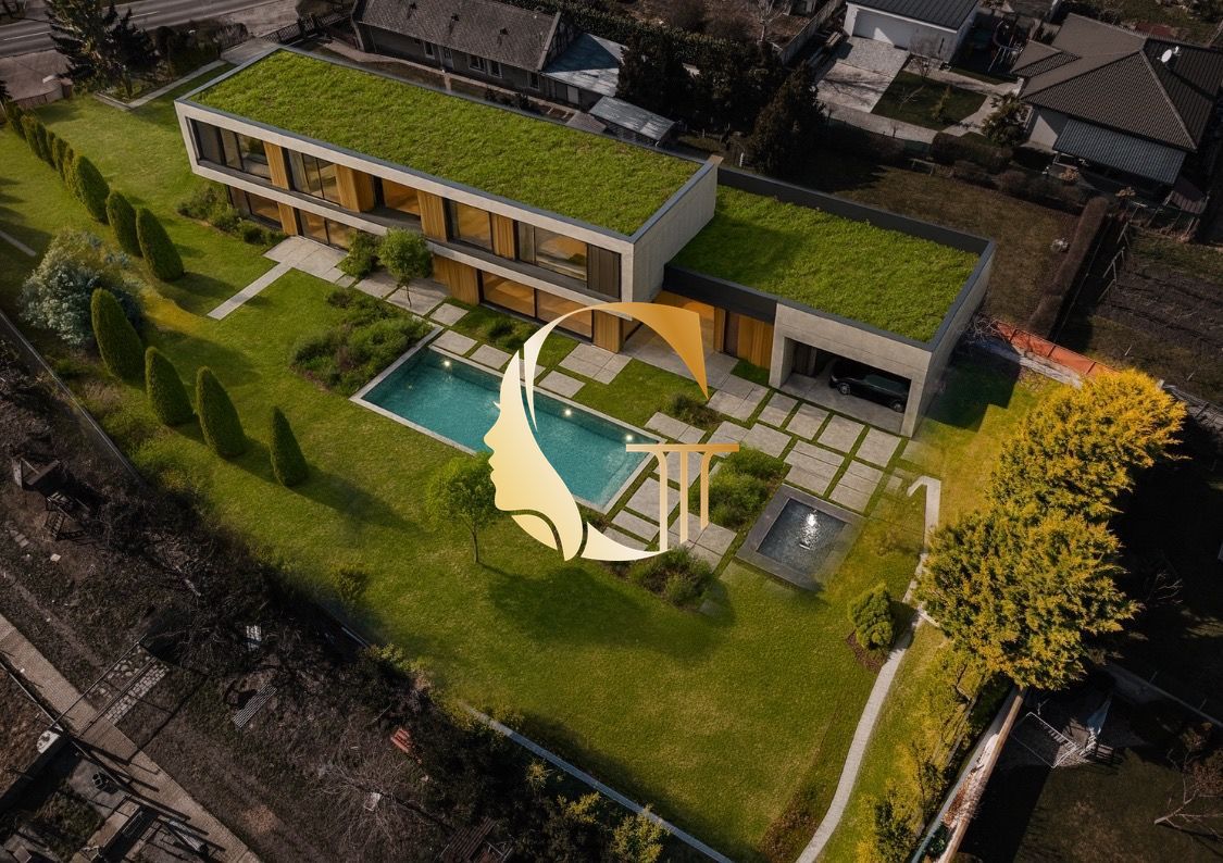 GODDESS PROPERTY- exkluzívne – PREDAJ – 9 izbový samostatný stojaci rodinný dom  372 m2 na pozemku 2 100 m2 – 2x garáž – 2x studňa –  OĽDZA