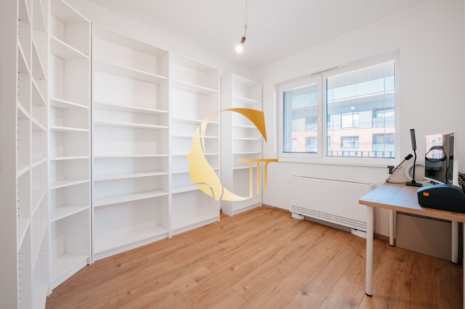 GODDESS PROPERTY – rezervované – PREDAJ 3 izbový byt 60 m2 s TERASOU 13,5 m2 – 2x parking a pivnica – Slnečnicová ulica – novostavba FLORET – ROVINKA