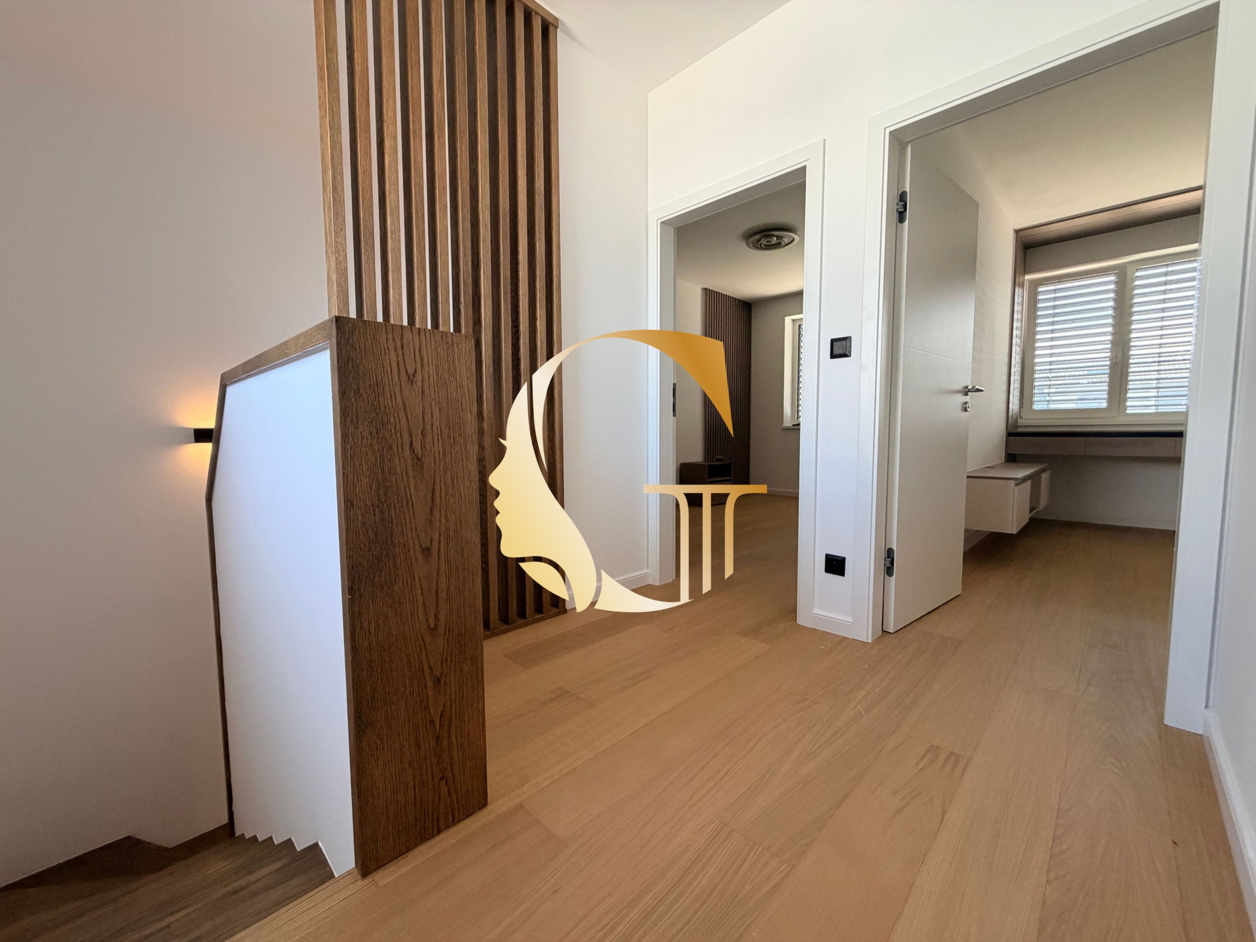 GODDESS PROPERTY – rezervované – moderný 3-izbový mezonetový byt – NOVOSTAVBA -1 parking – záhrada 58 m2 – Topoľová ulica –  ROVINKA