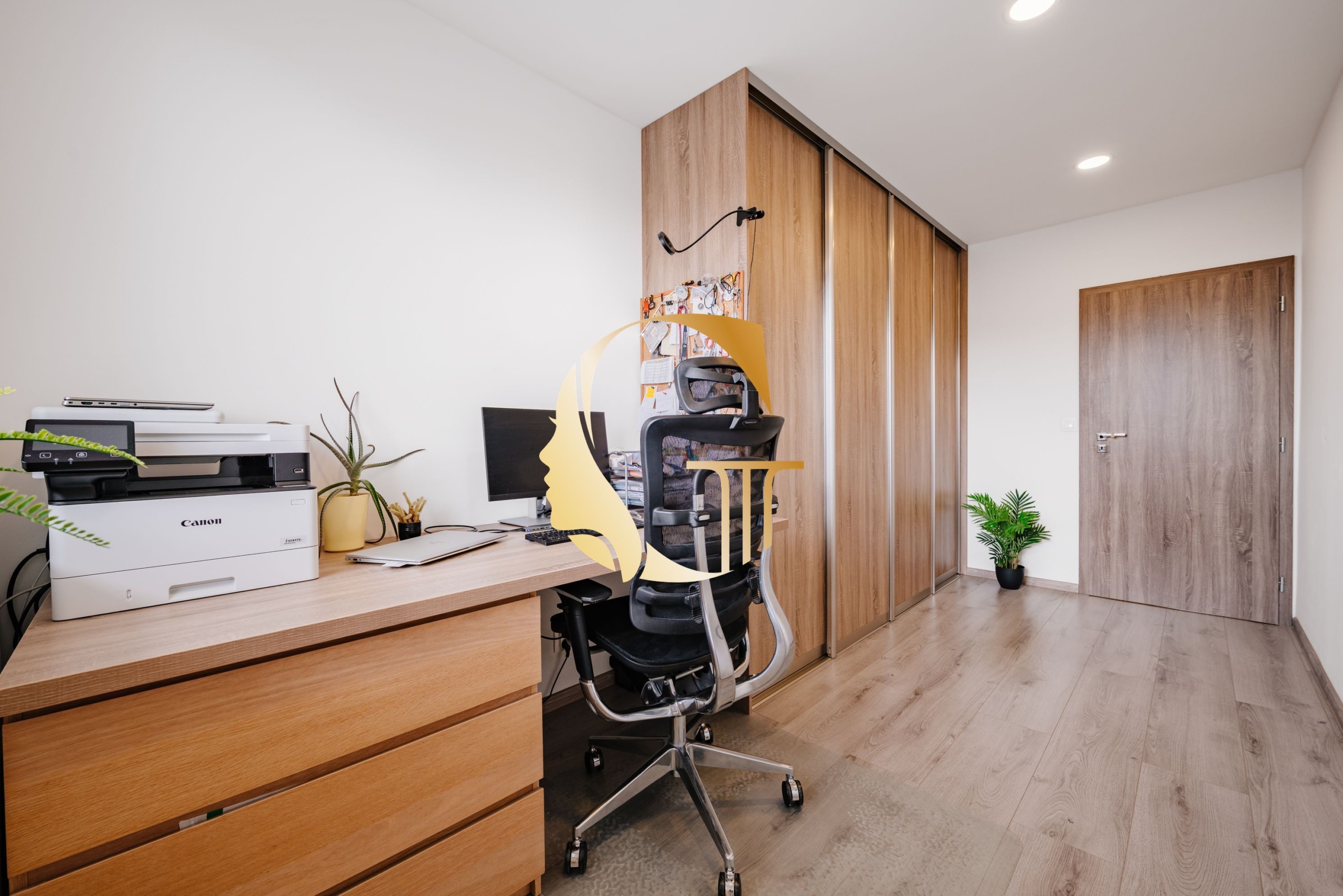 GODDESS PROPERTY – rezervované  – PREDAJ 4 izbový byt 85 m2 – LOGGIA – moderne zariadený – kompletná rekonštrukcia – TUPOLEVOVA ulica – Petržalka