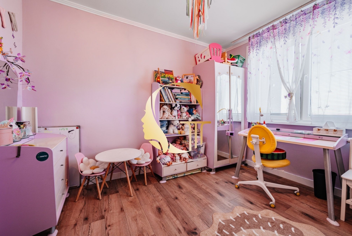 GODDESS PROPERTY – exkluzívne – PREDAJ 4 izbový byt 79 m2 – LOGGIA – atypický, moderný, zariadený – Hronská ulica – PODUNAJSKÉ BISKUPICE