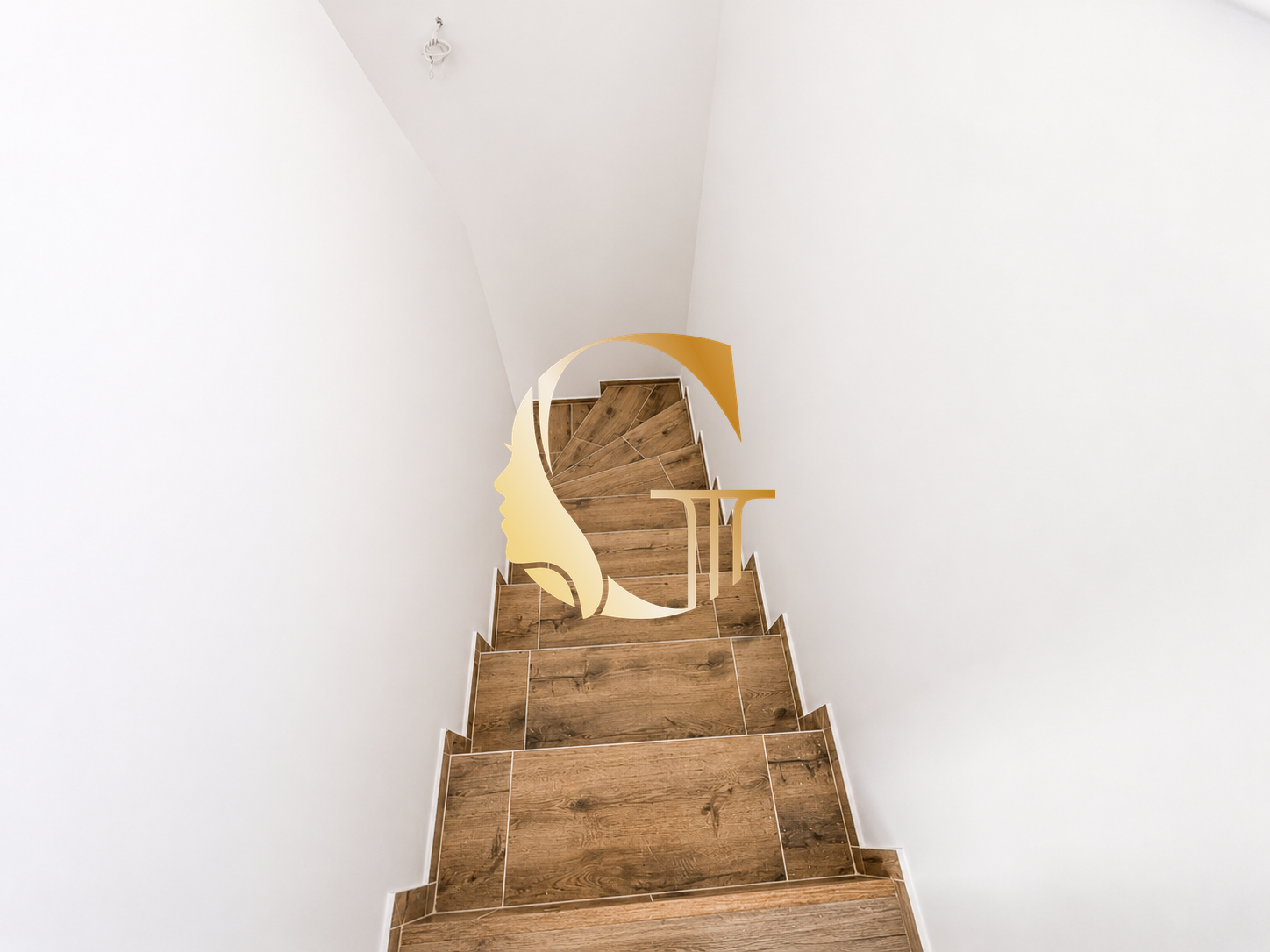 GODDESS PROPERTY – rezervované – moderný 3-izbový mezonetový byt – NOVOSTAVBA -1 parking – záhrada 58 m2 – Topoľová ulica –  ROVINKA