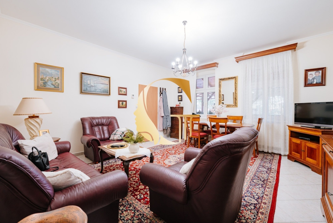 GODDESS PROPERTY- exkluzívne – PREDAJ – 9 izbový samostatný stojaci rodinný dom  372 m2 na pozemku 2 100 m2 – 2x garáž – 2x studňa –  OĽDZA