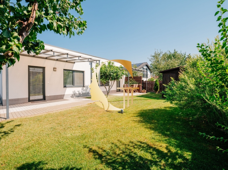 GODDESS PROPERTY – exkluzívne – PREDAJ – moderný – samostatne stojaci 4-izbový rodinný DOM 106 m2 – pozemok 292 m2 – Majerské Záhrady – VRAKUŇA