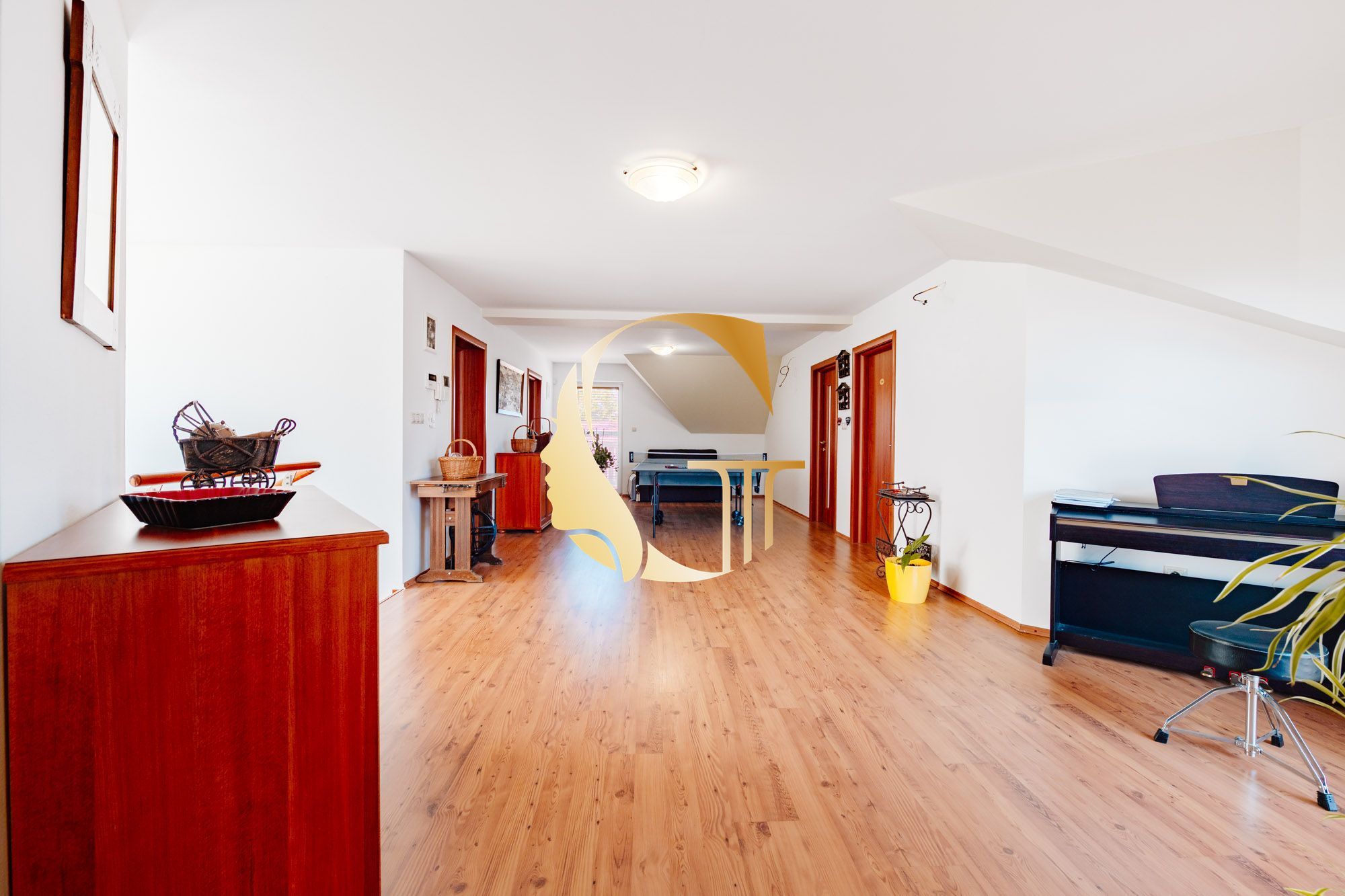 GODDESS PROPERTY – PREDAJ – 5 izbový rodinný dom s BAZÉNOM a s DVOJGARÁŽOU – 10x parkovanie – Padlých hrdinov – PODUNAJSKÉ BISKUPICE