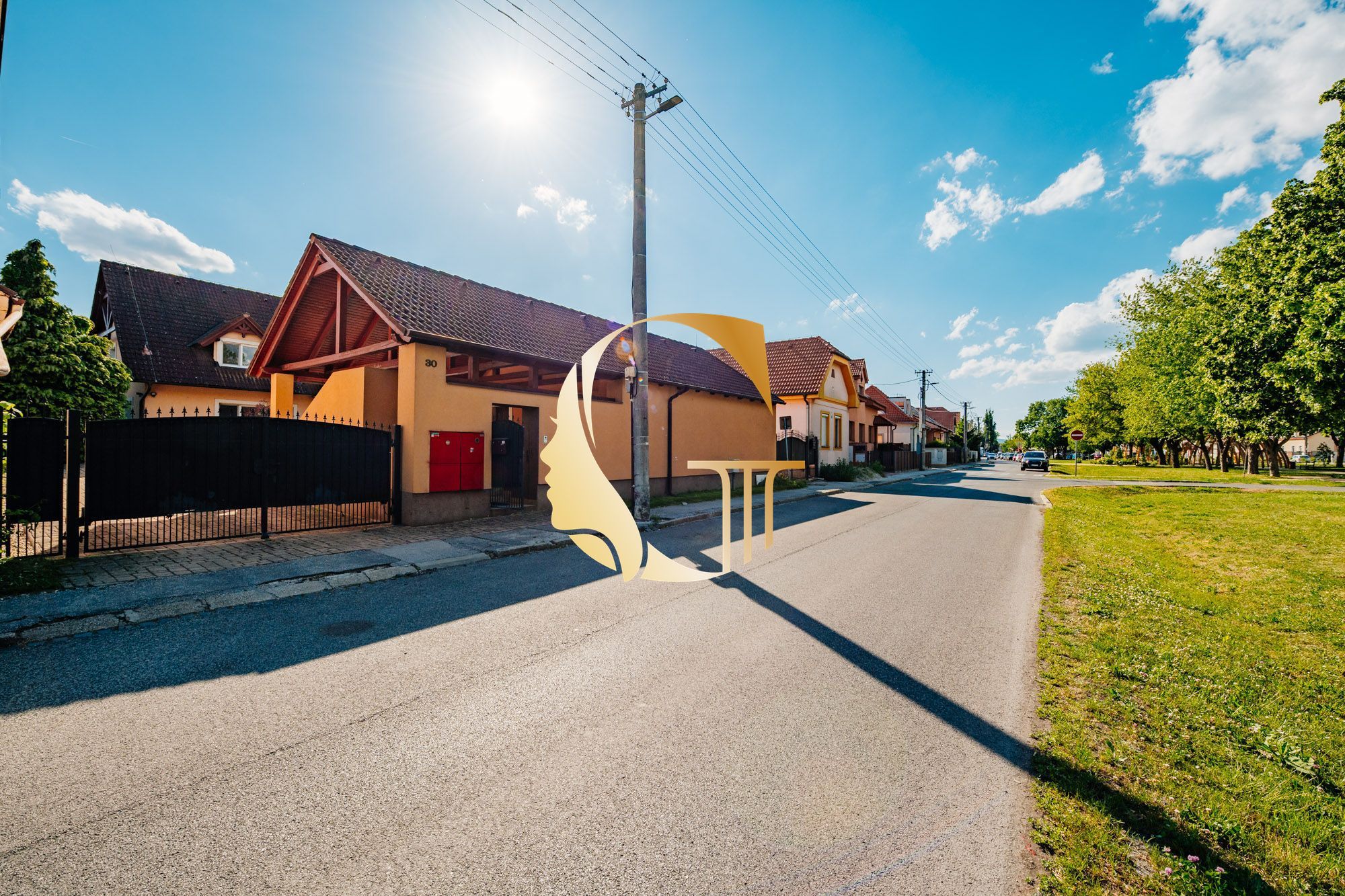 GODDESS PROPERTY – PREDAJ – 5 izbový rodinný dom s BAZÉNOM a s DVOJGARÁŽOU – 10x parkovanie – Padlých hrdinov – PODUNAJSKÉ BISKUPICE