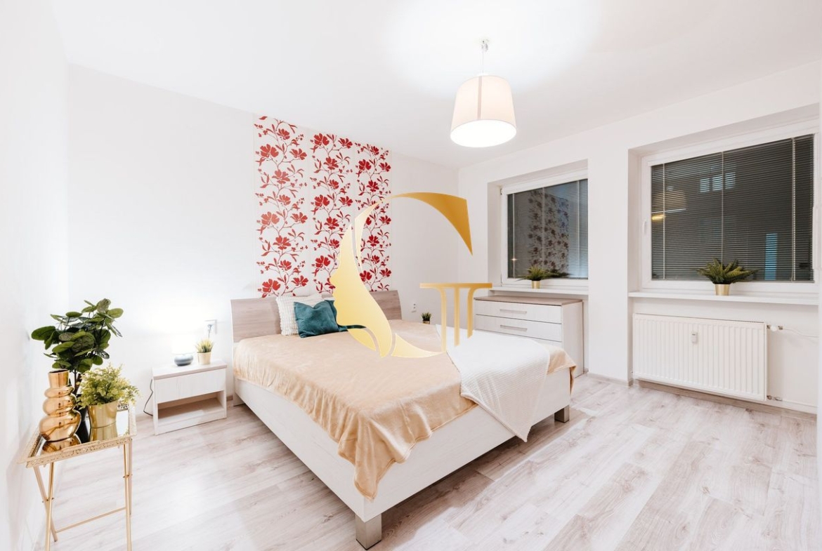 GODDESS PROPERTY – exkluzívne – PRENÁJOM – zrekonštruovaný 2-izbový 54 m2 s výťahom – Vazovová ulica – Staré Mesto