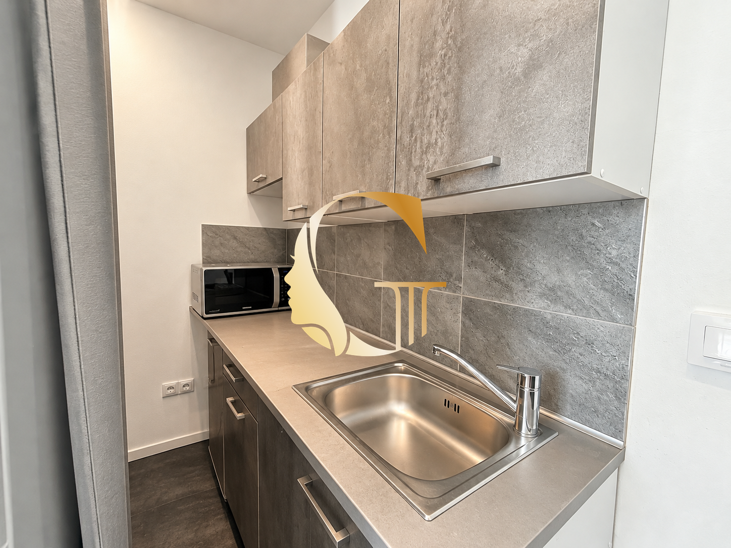 GODDESS PROPERTY – rezervované – PRENÁJOM obchodný priestor 50 m2 – PARKOVANIE – Teslova ulica – Ružinov