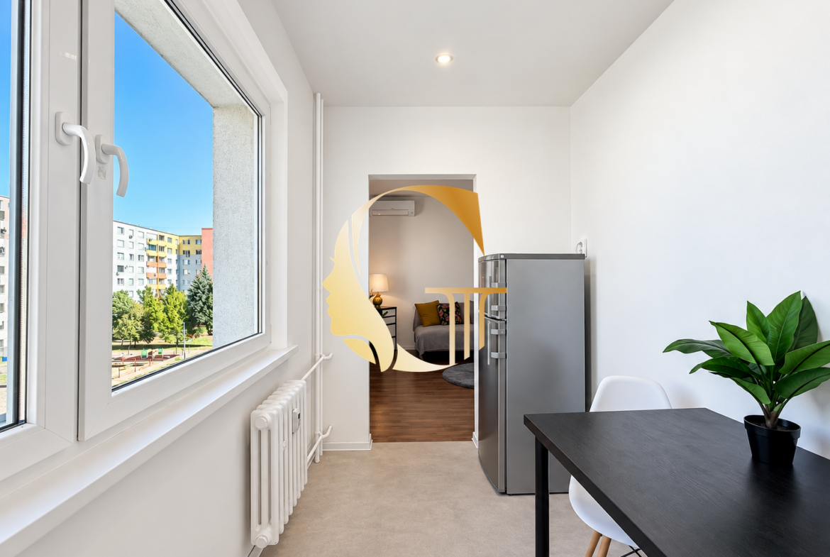 GOODESS PROPERTY – exkluzívne – PREDAJ 1 izbový byt 36 m2 s KLIMATIZÁCIOU – moderne zariadený – komora a pivnica murovaná – Toryská ulica – VRAKUŇA