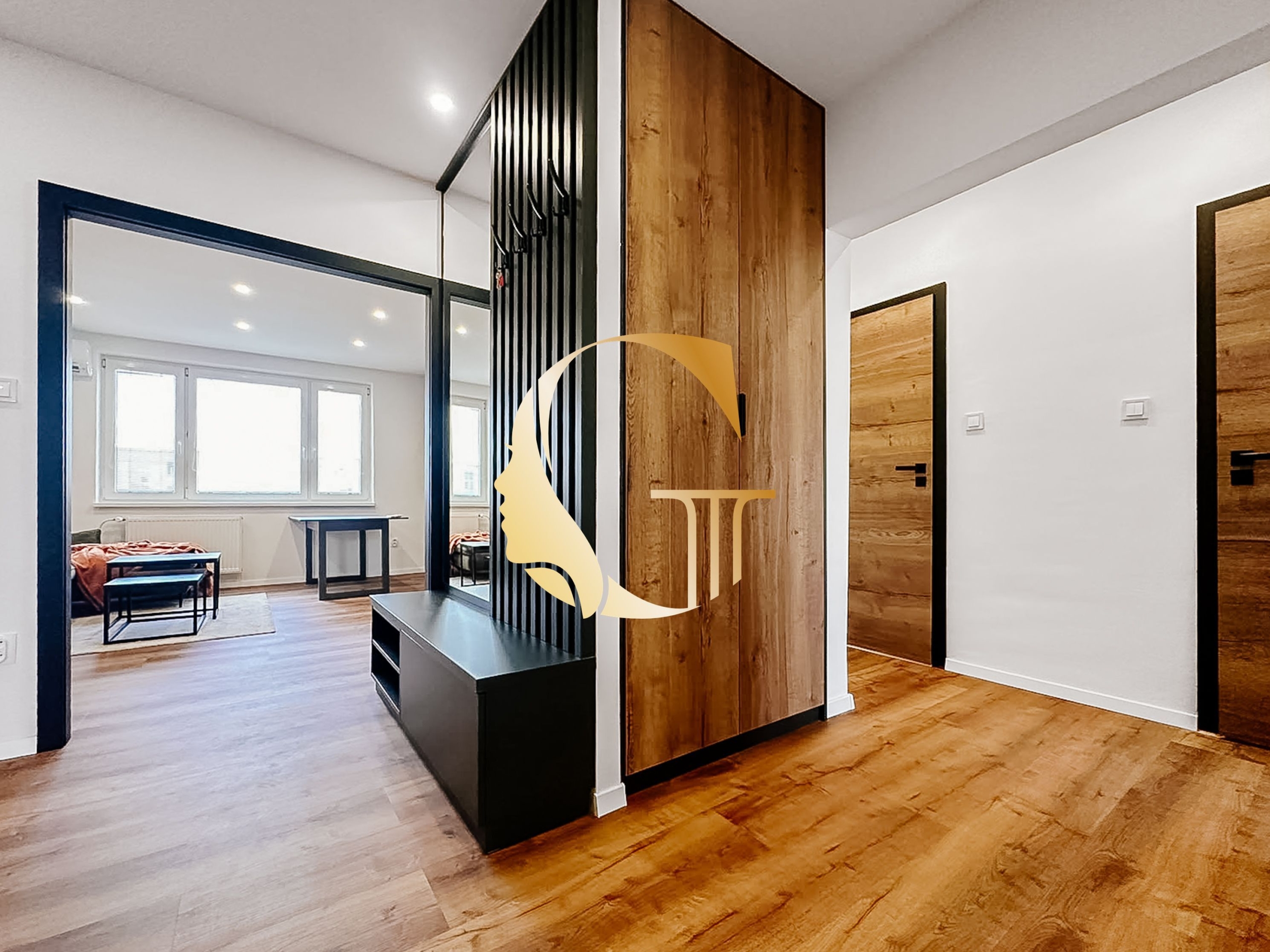 GODDESS PROPERTY – rezervované – PREDAJ 4 izbový byt 85 m2 – LOGGIA – moderný – kompletná rekonštrukcia – PLANCKOVA ulica – Petržalka