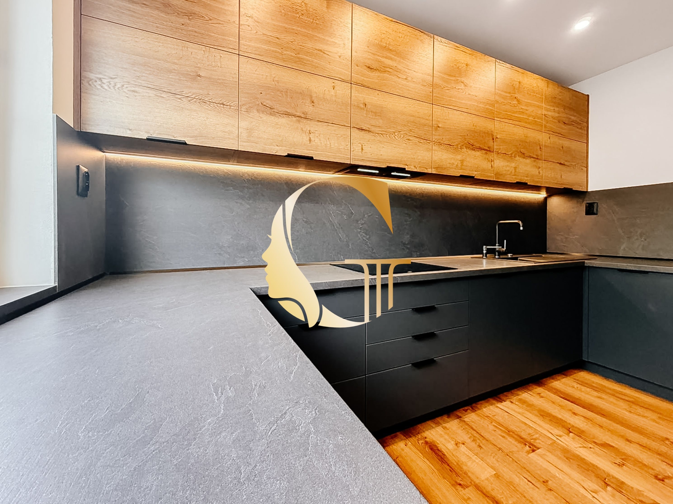 GODDESS PROPERTY – rezervované – PREDAJ 4 izbový byt 85 m2 – LOGGIA – moderný – kompletná rekonštrukcia – PLANCKOVA ulica – Petržalka