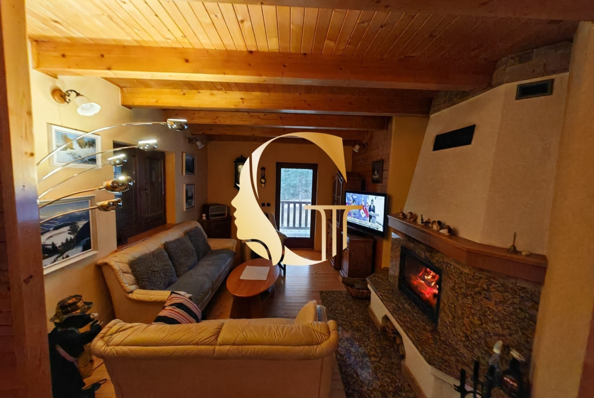 GODDESS PROPERTY – exkluzívne – PREDAJ – INVESTIČNÁ REKREAČNÁ CHATA – 4 izbová 182 m2 + sklad – 4x parking – pozemok 447 m2 – LIPTOVSKÝ MIKULÁŠ